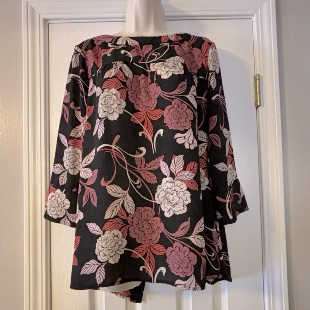 Banana Republic Back Button Blouse size M
